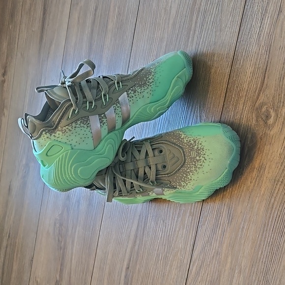 Adidas Trae Young Kids Size 5 - Picture 6 of 6